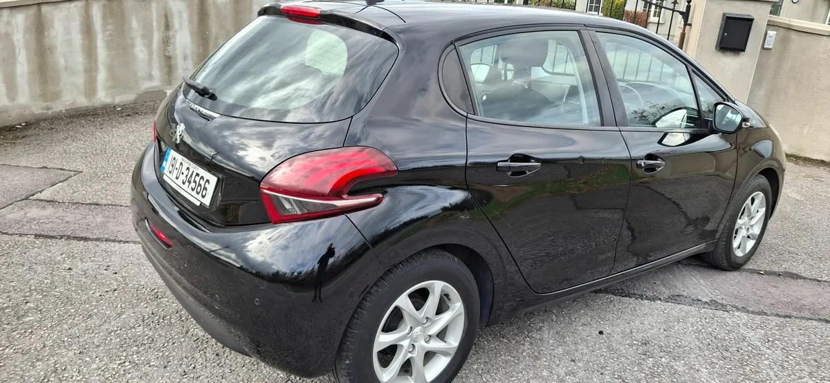 Peugeot 208 2019 LOW MILEAGE - Image 3