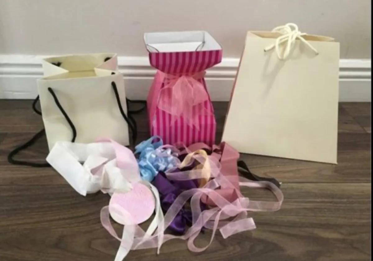 Flower Boxes, Bags & ribbons