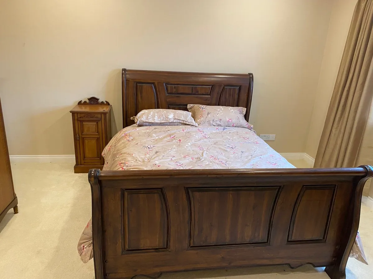 Bed - Image 1