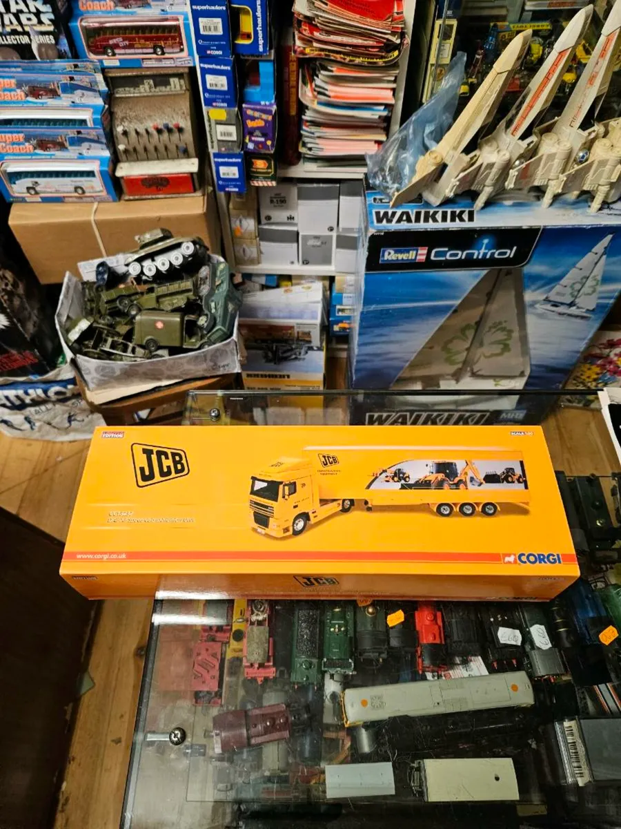 Corgi DAF Tractor Unit and JCB Exhibition Trailer - Image 2