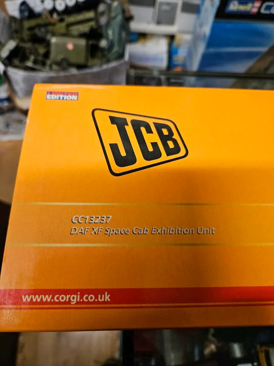 Corgi DAF Tractor Unit and JCB Exhibition Trailer - Image 3