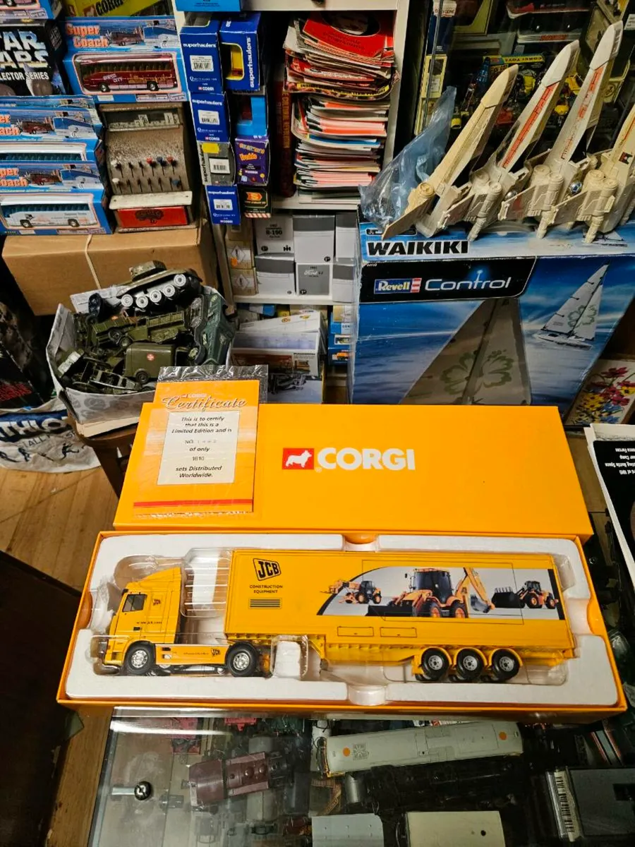 Corgi DAF Tractor Unit and JCB Exhibition Trailer - Image 1