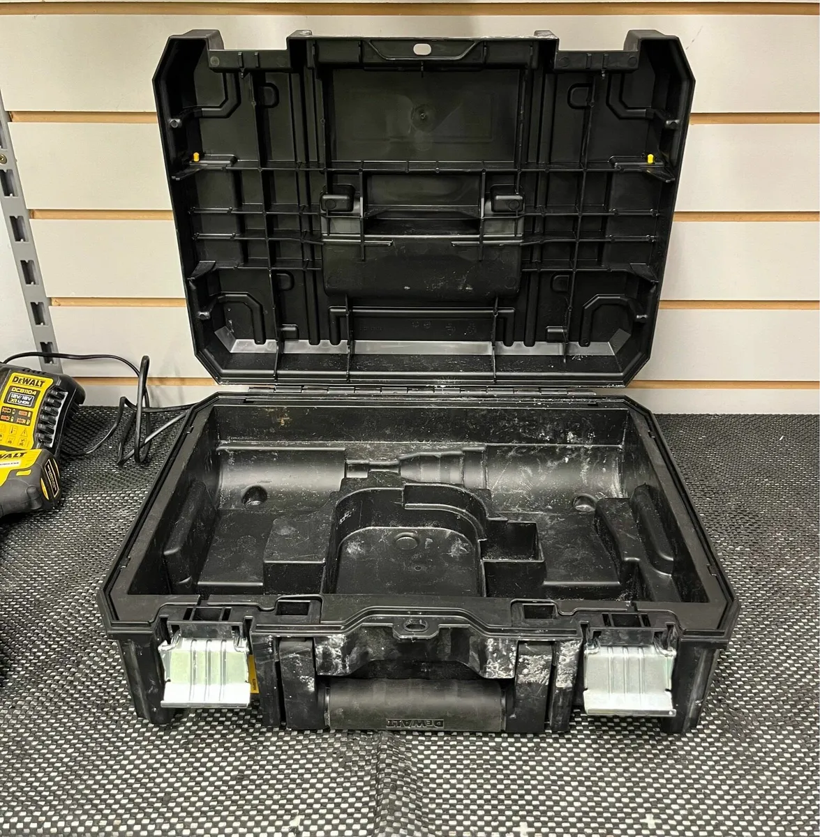 DeWalt Cordless Drill + Impact Driver - Image 4