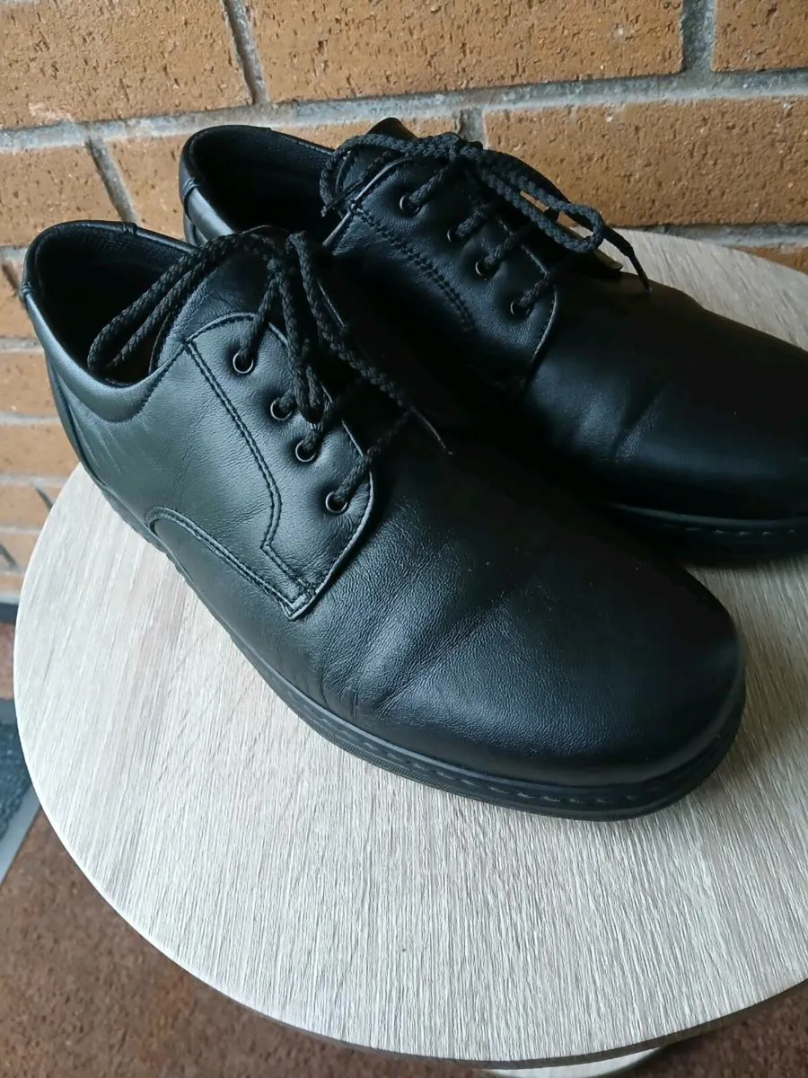 Gents soft leather Spanish shoes size 43. - Image 4