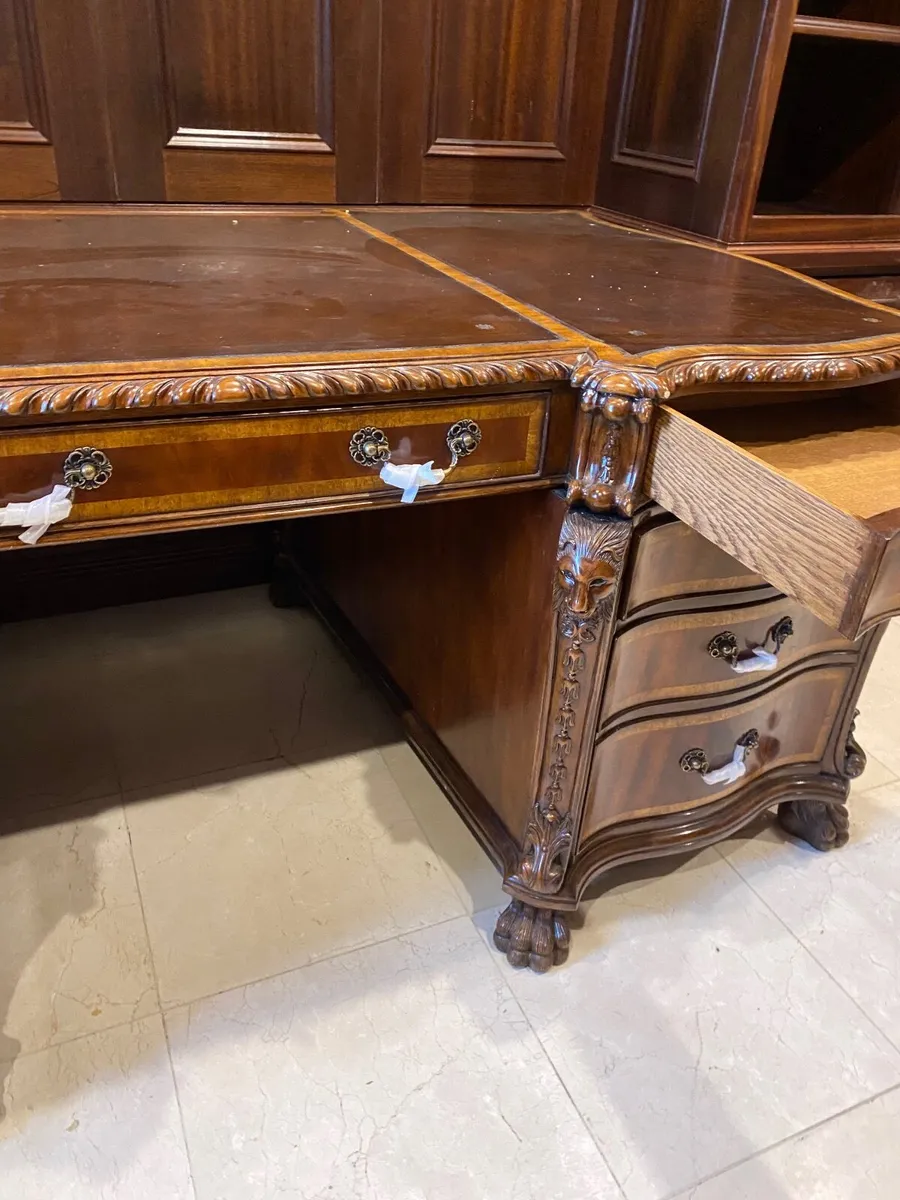 Office desk - Image 1