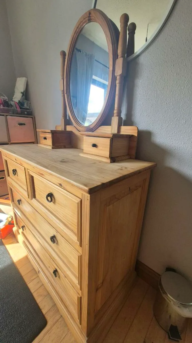 Solid pine dresser with mirror - Image 3