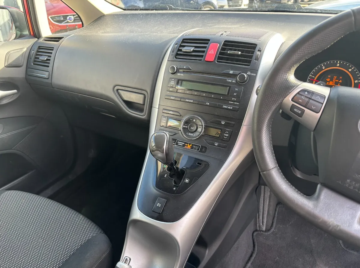 🚗 Toyota Auris 2010 | Automatic | Very Clean - Image 4