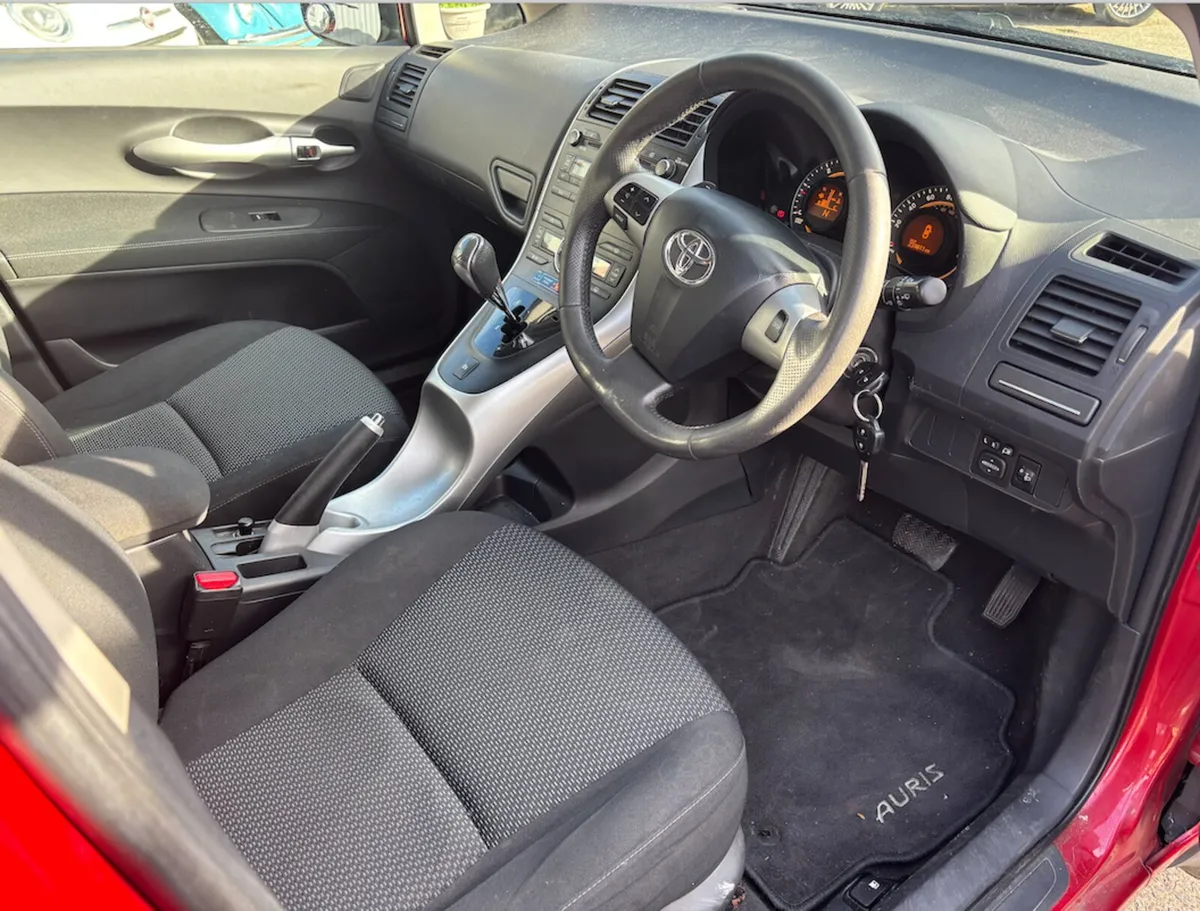🚗 Toyota Auris 2010 | Automatic | Very Clean - Image 3