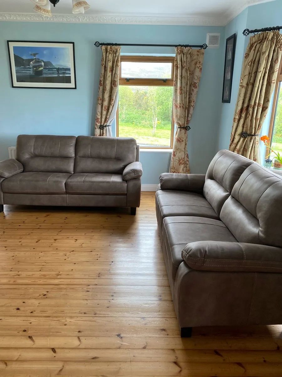Sofas - 2.5 seater - Image 1