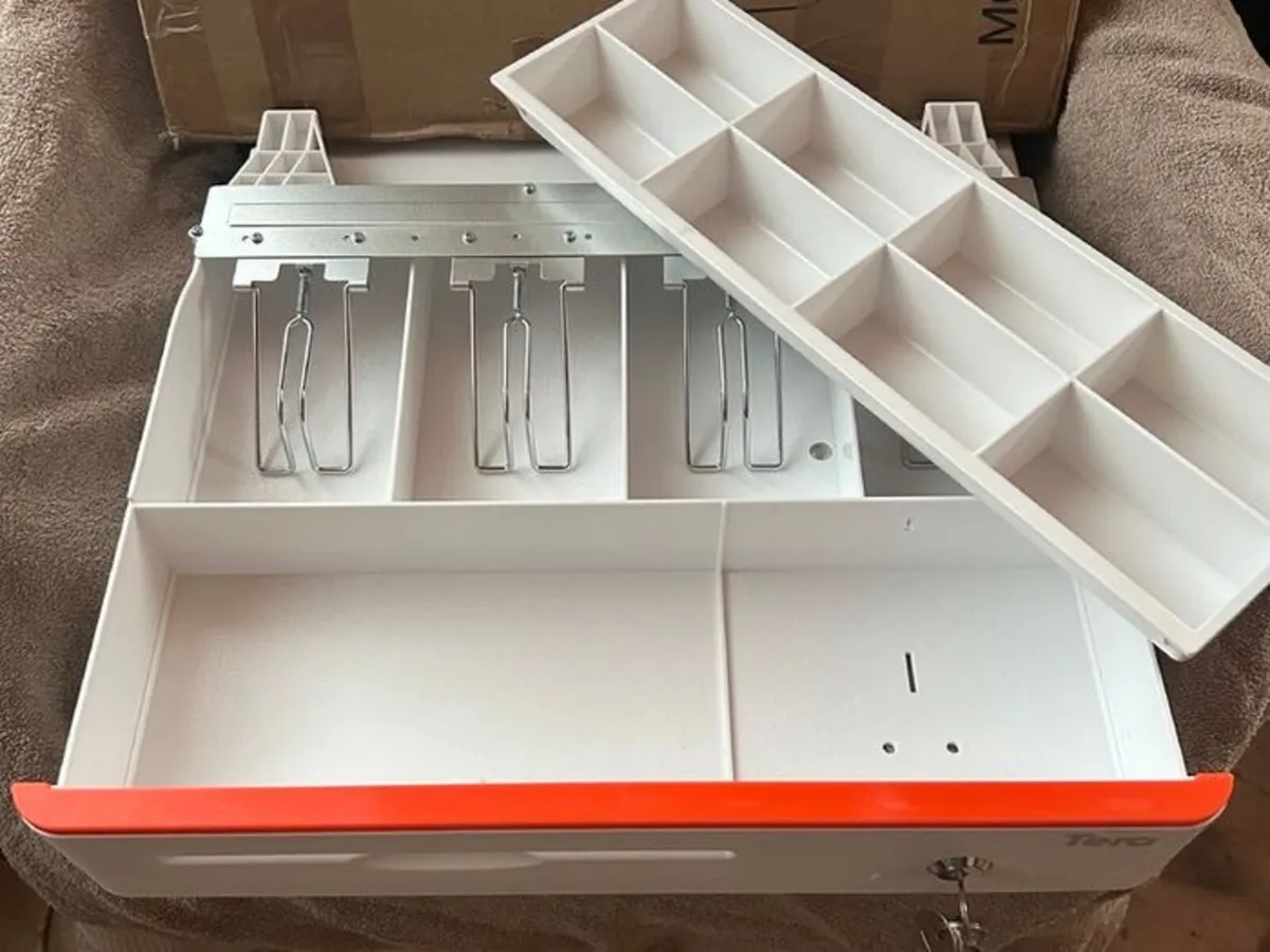 Cash drawer and separate banknote safe - Image 1