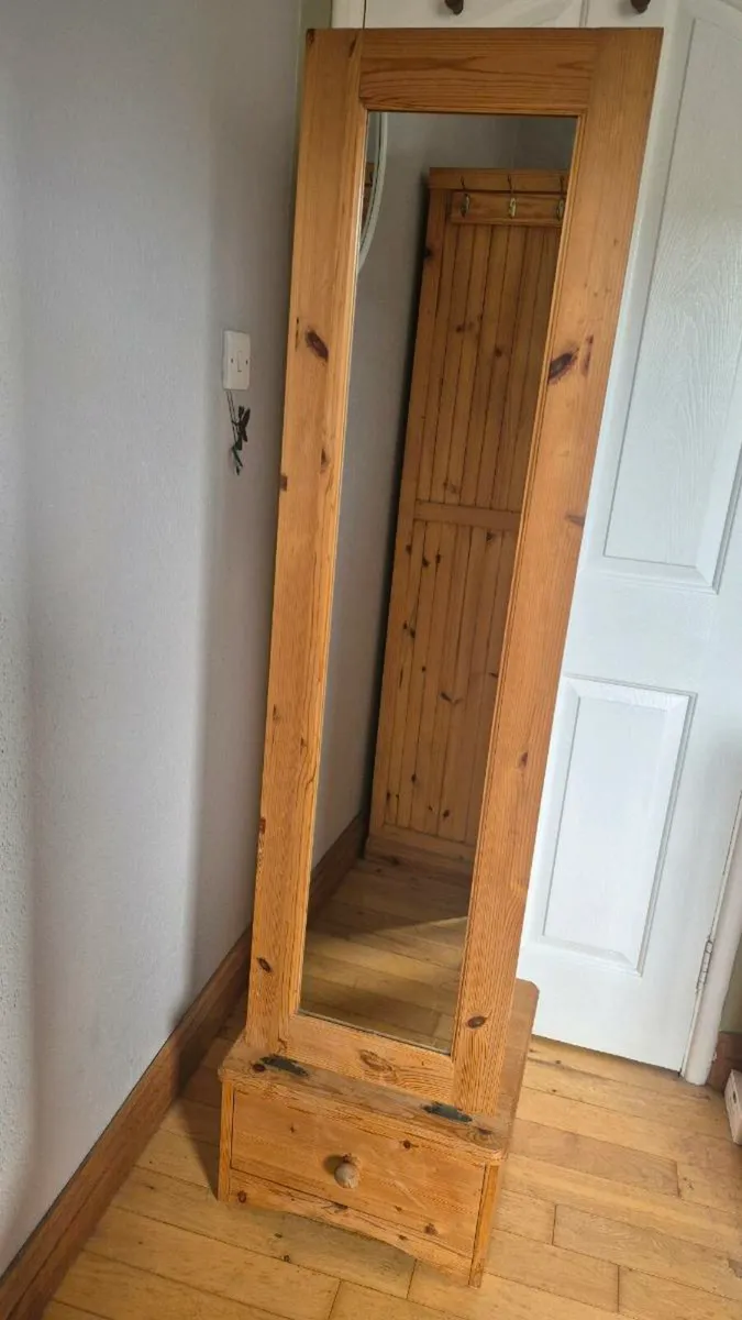 Free standing mirror with drawer - Image 1