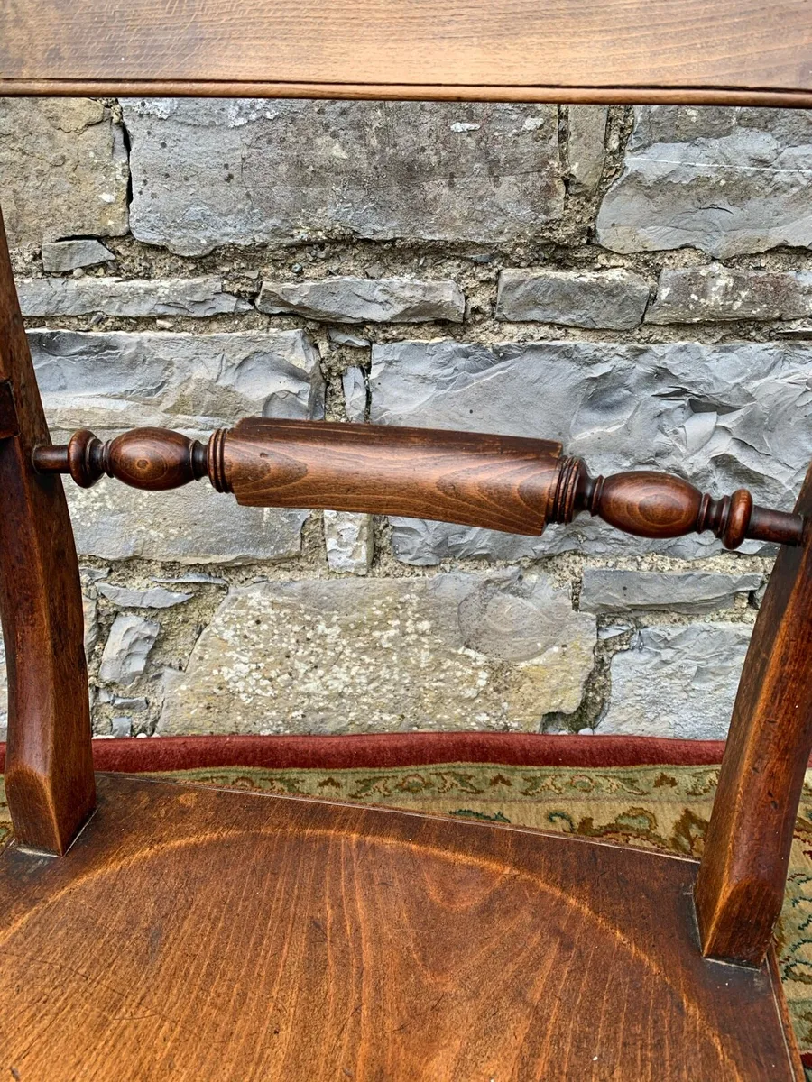 Antique elm and beech country armchair. - Image 4