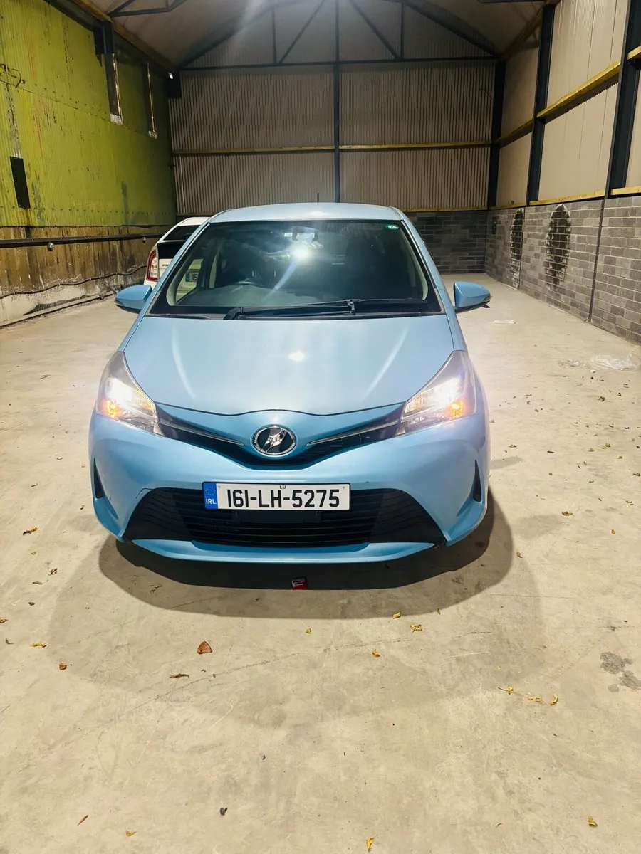 Toyota Vitz 2016 Auto low miles - Image 1