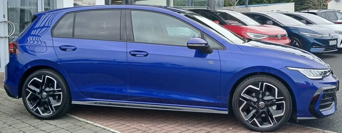 Volkswagen Golf R-line 2.0 TDI 150HP  rear View C - Image 2