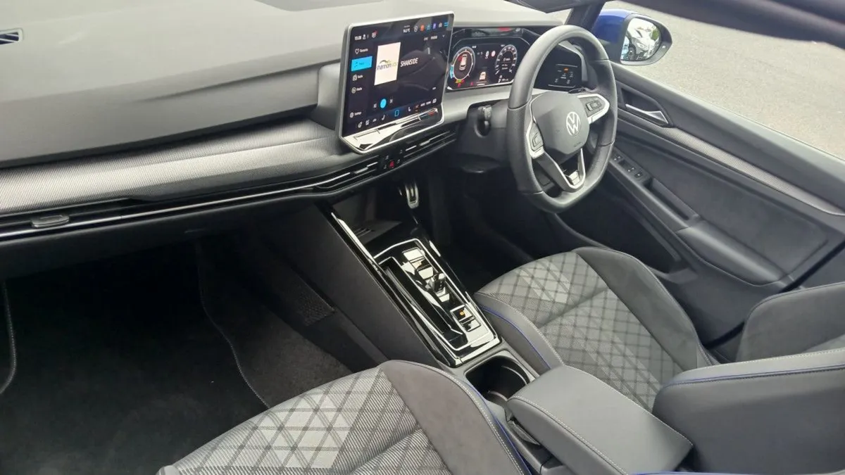 Volkswagen Golf R-line 2.0 TDI 150HP  rear View C - Image 3