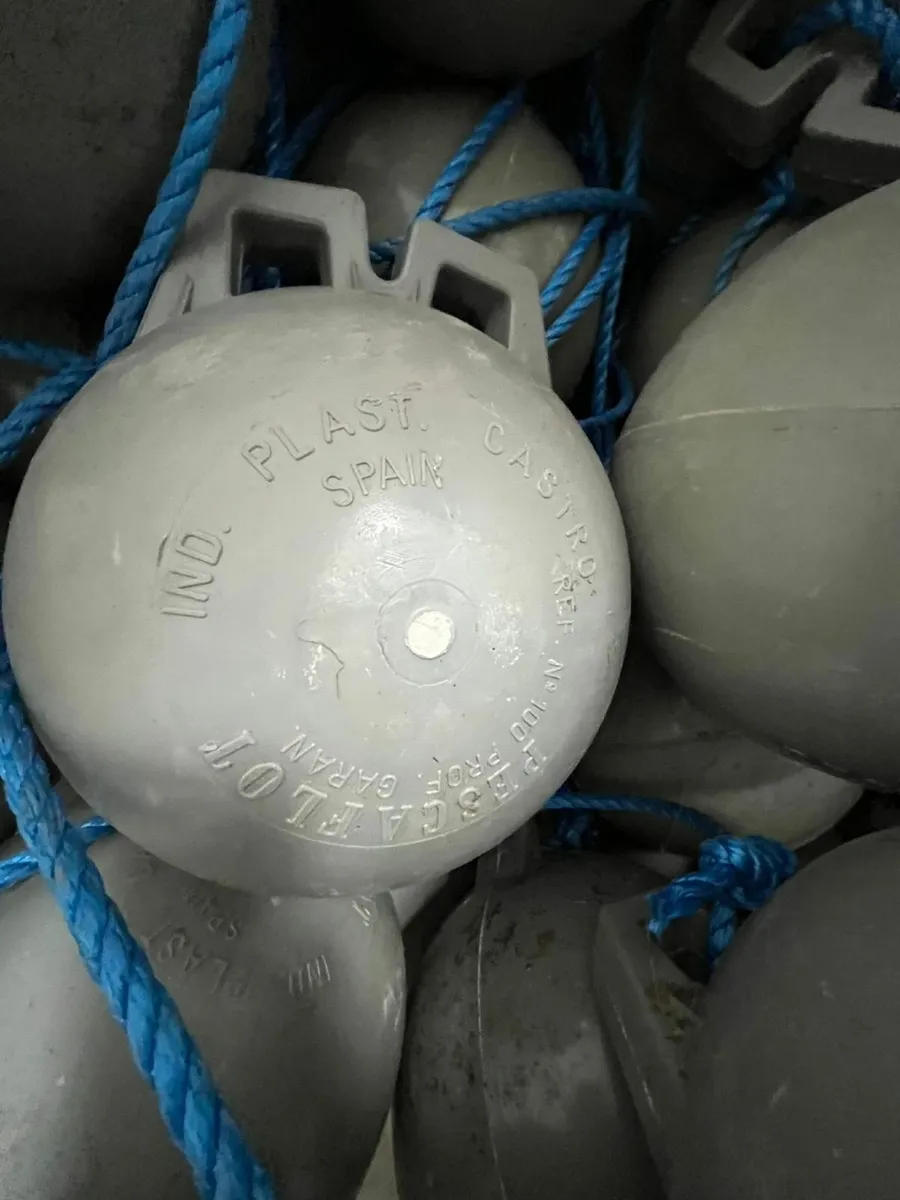 Trawl floats