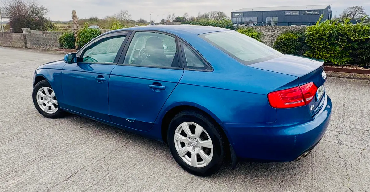 2010 AUDI A4 2.0L TDI - Image 4