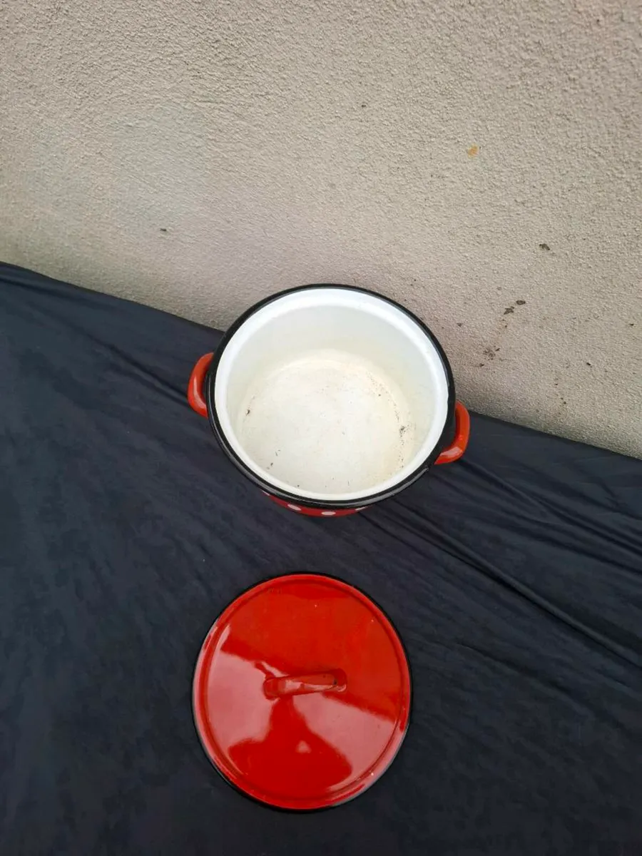 Small vintage red enamel pot - Image 2