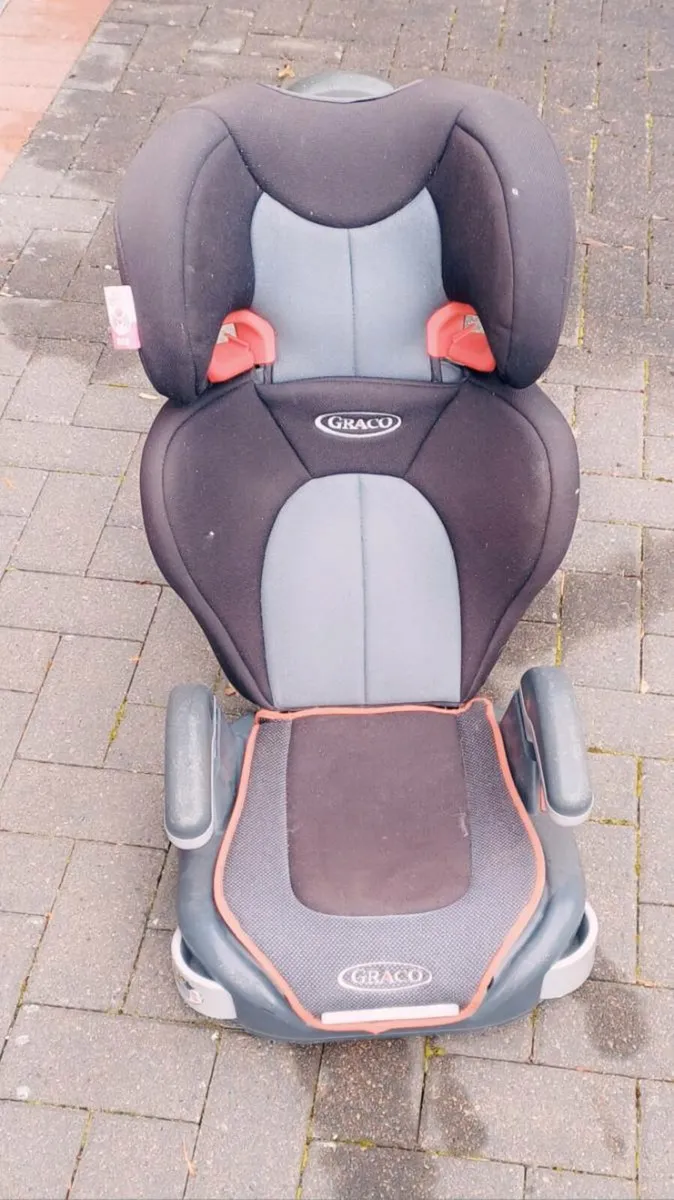 Elevated child seat - Image 1