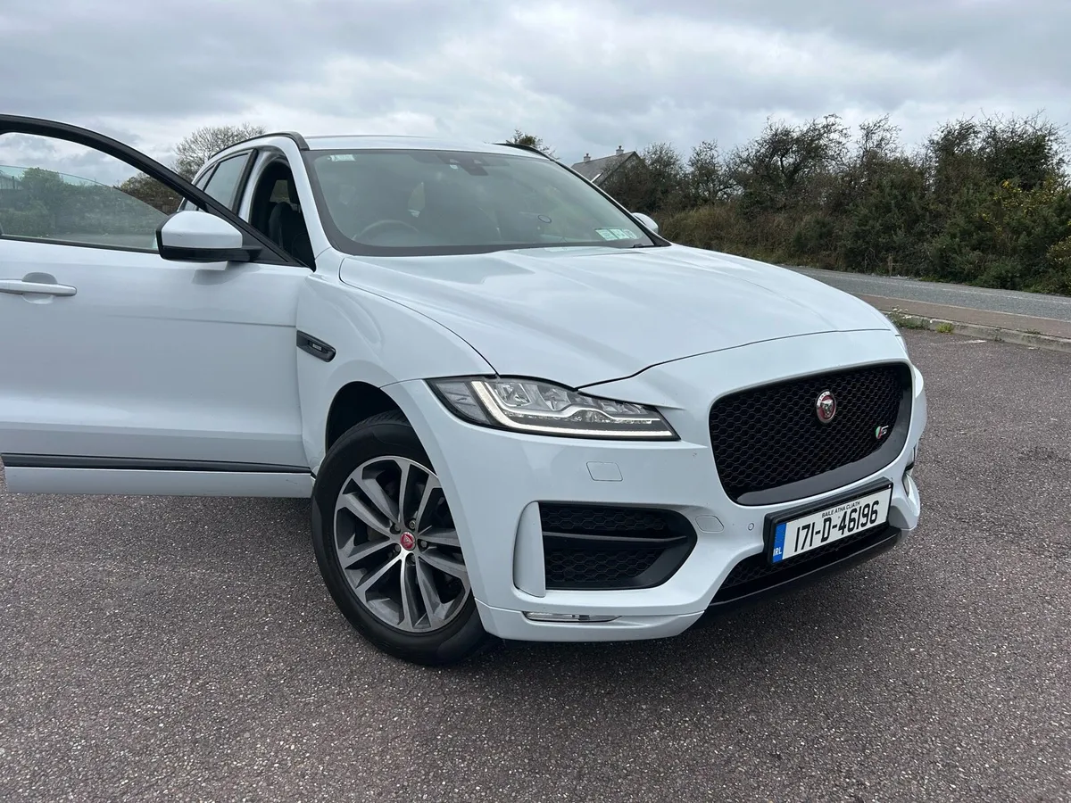 Jaguar F Pace R-Sport AWD Top Spec Panoramic Roof - Image 2