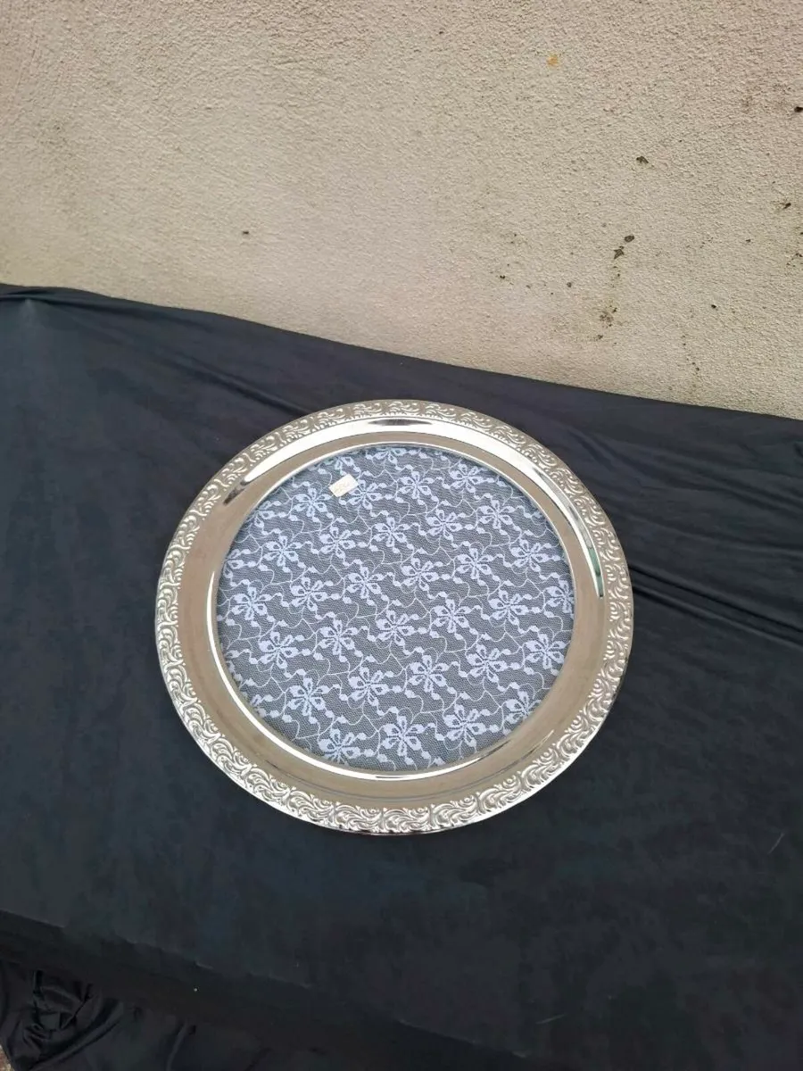 Round lace tray postage possible