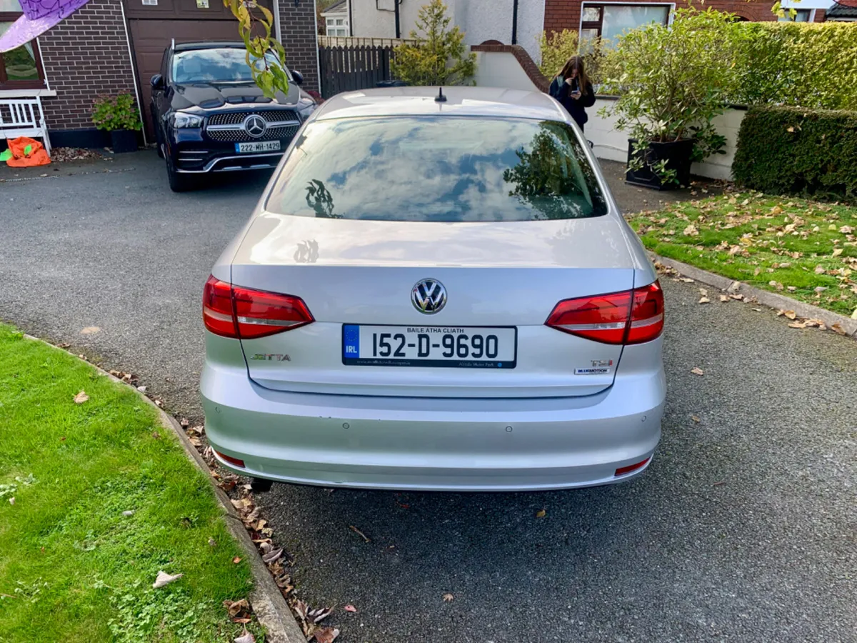 Volkswagen Jetta 2015 only 86k kilometres like new - Image 4