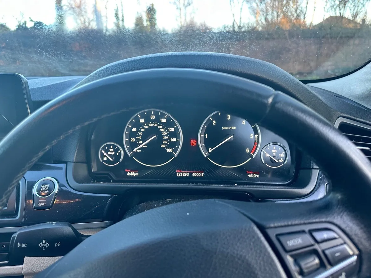 BMW 5-Series 2014 - Image 2