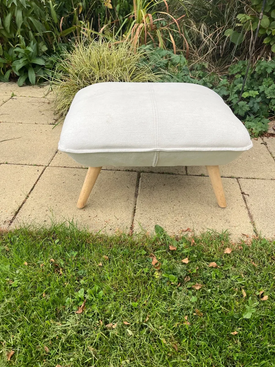 FOOT STOOL