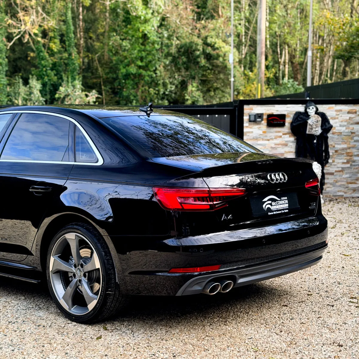 2016 (161) Audi A4 S-LINE QUATTRO (4WD) 190BHP - Image 4