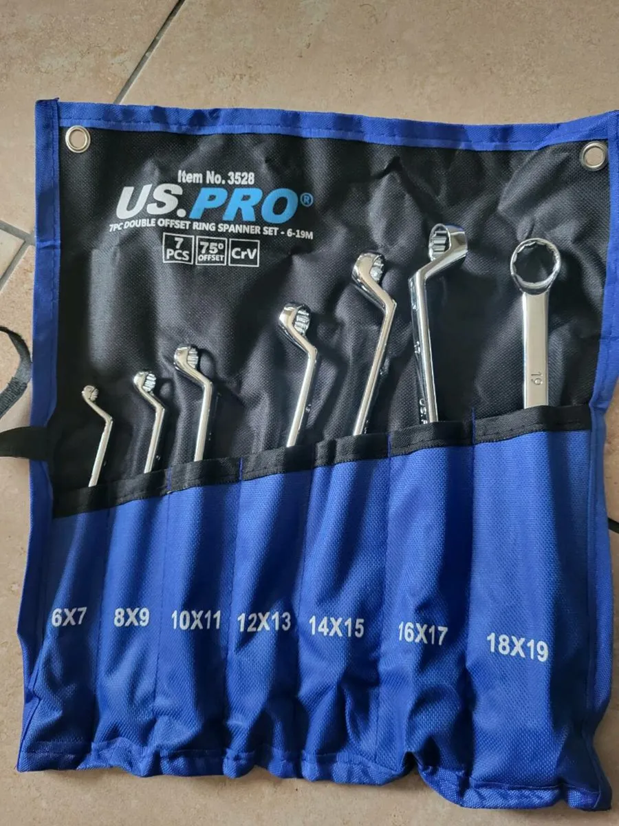 Offset ring spanner sets