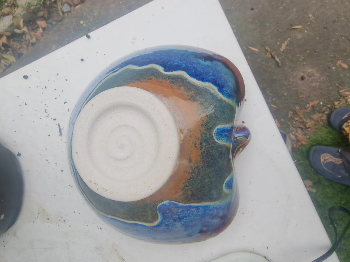 Colm de ris pottery. - Image 4