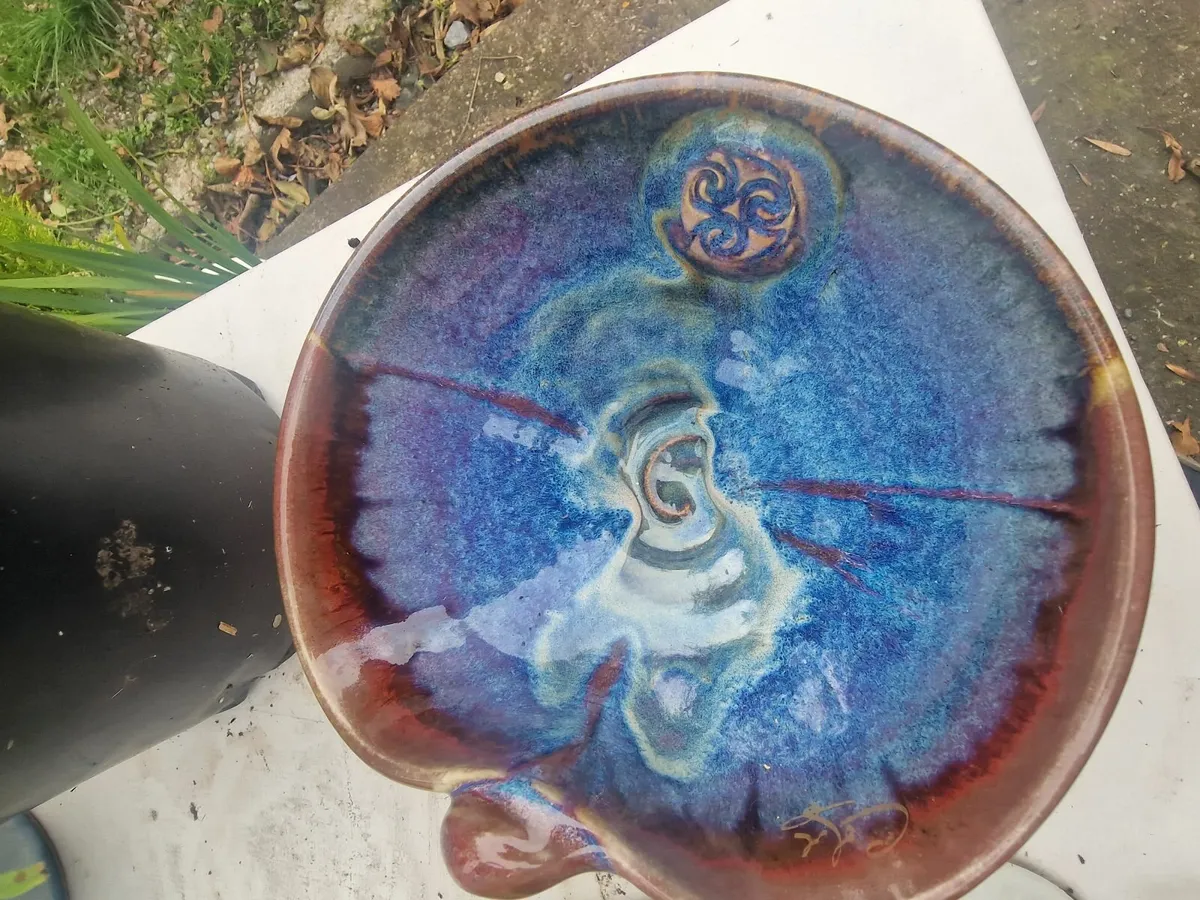 Colm de ris pottery. - Image 1