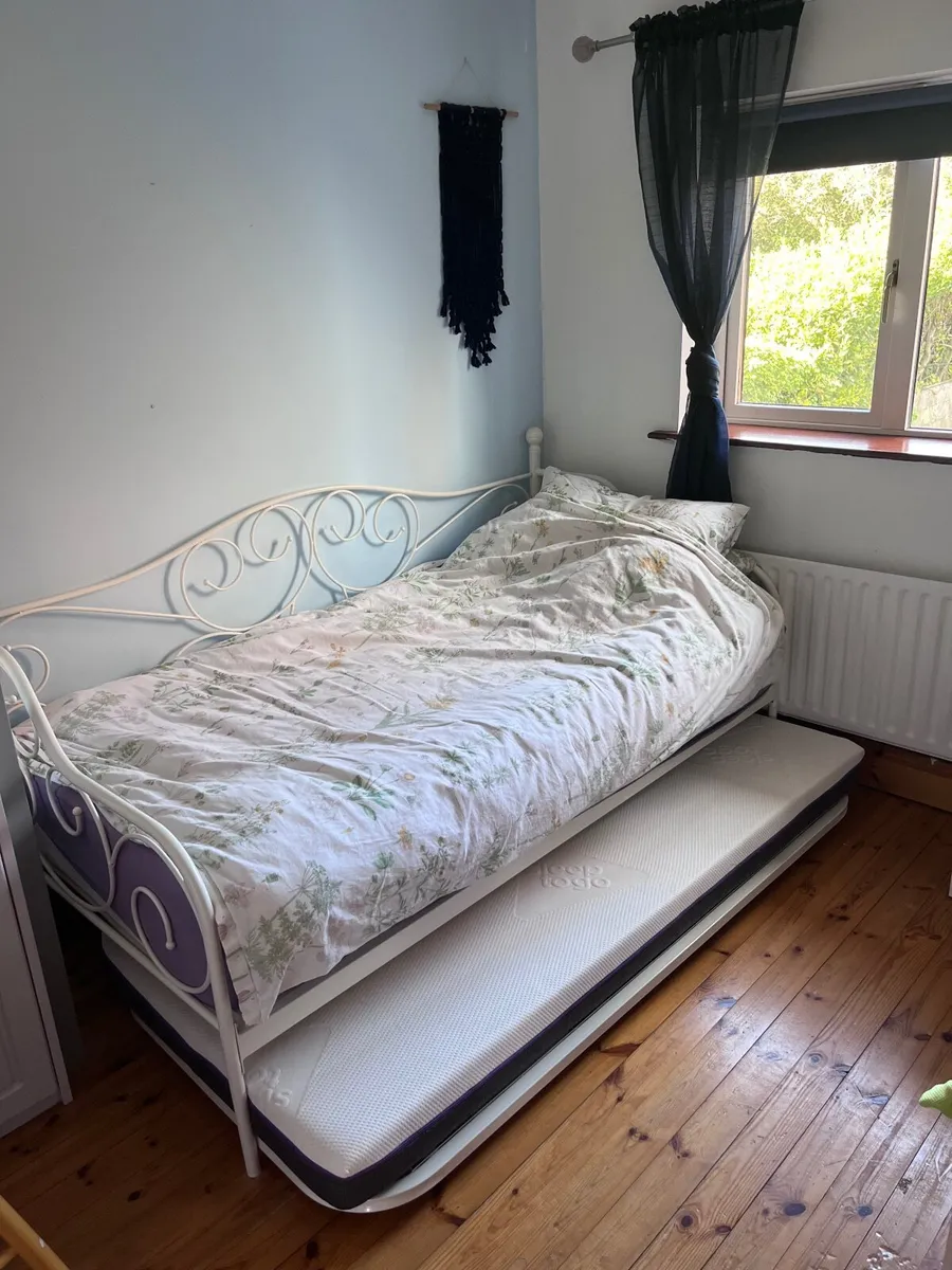 Single day bed and trundle bed - Image 1