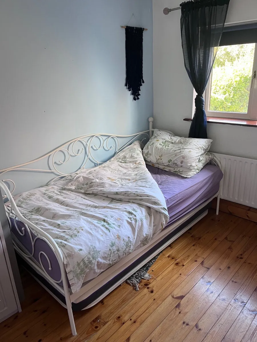 Single day bed and trundle bed - Image 2