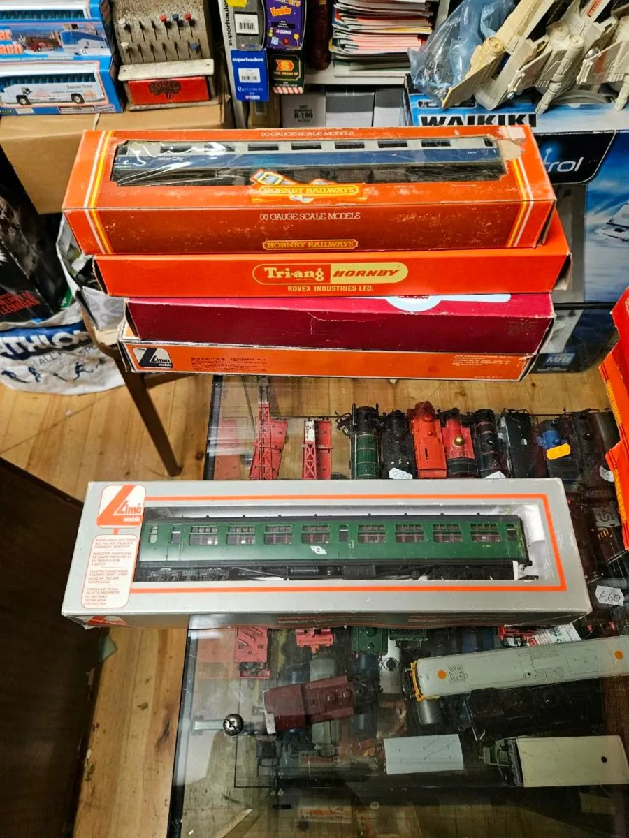 Hornby Bachmann OO Gauge Irish Rail Carraige - Image 1