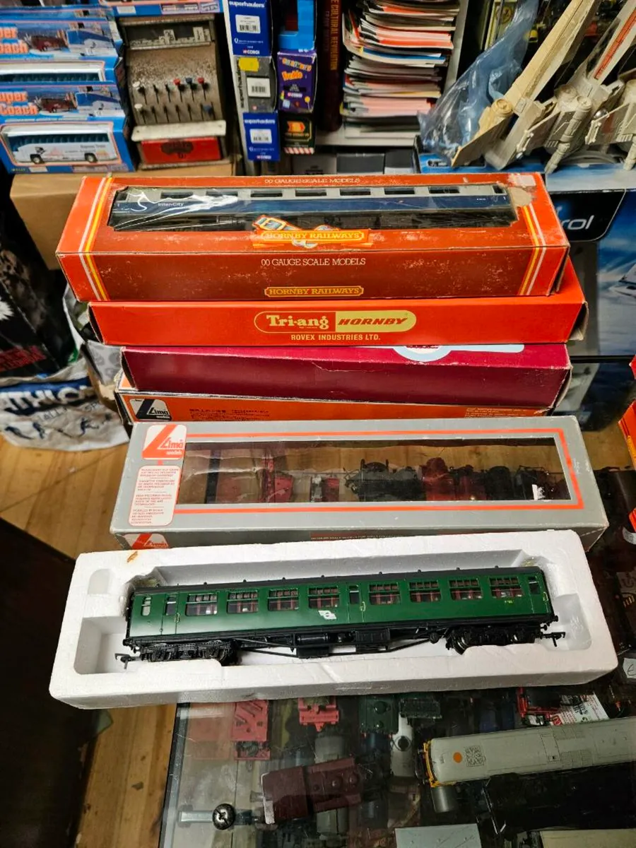 Hornby Bachmann OO Gauge Irish Rail Carraige - Image 2