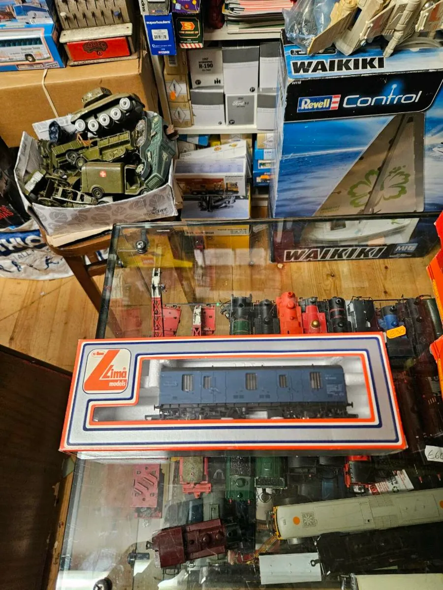 Hornby Lima OO Gauge Parcel Van