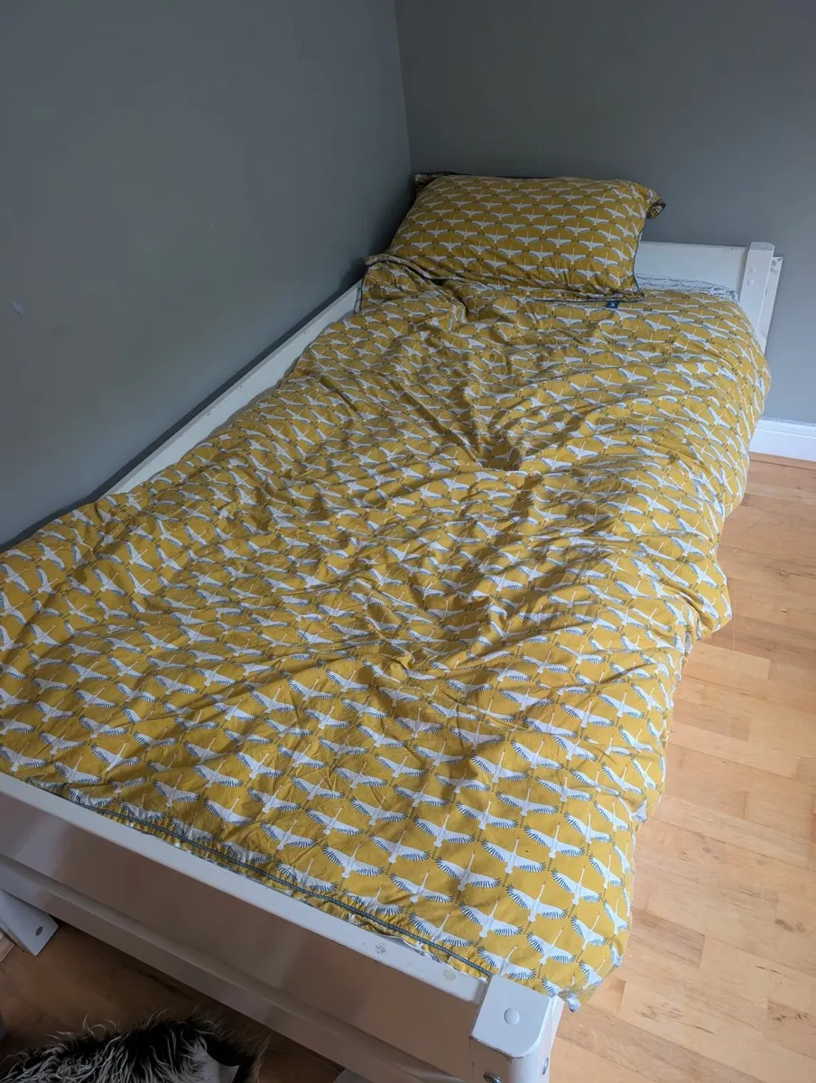 Single Flexa bed with bonus trundle bed - Image 3