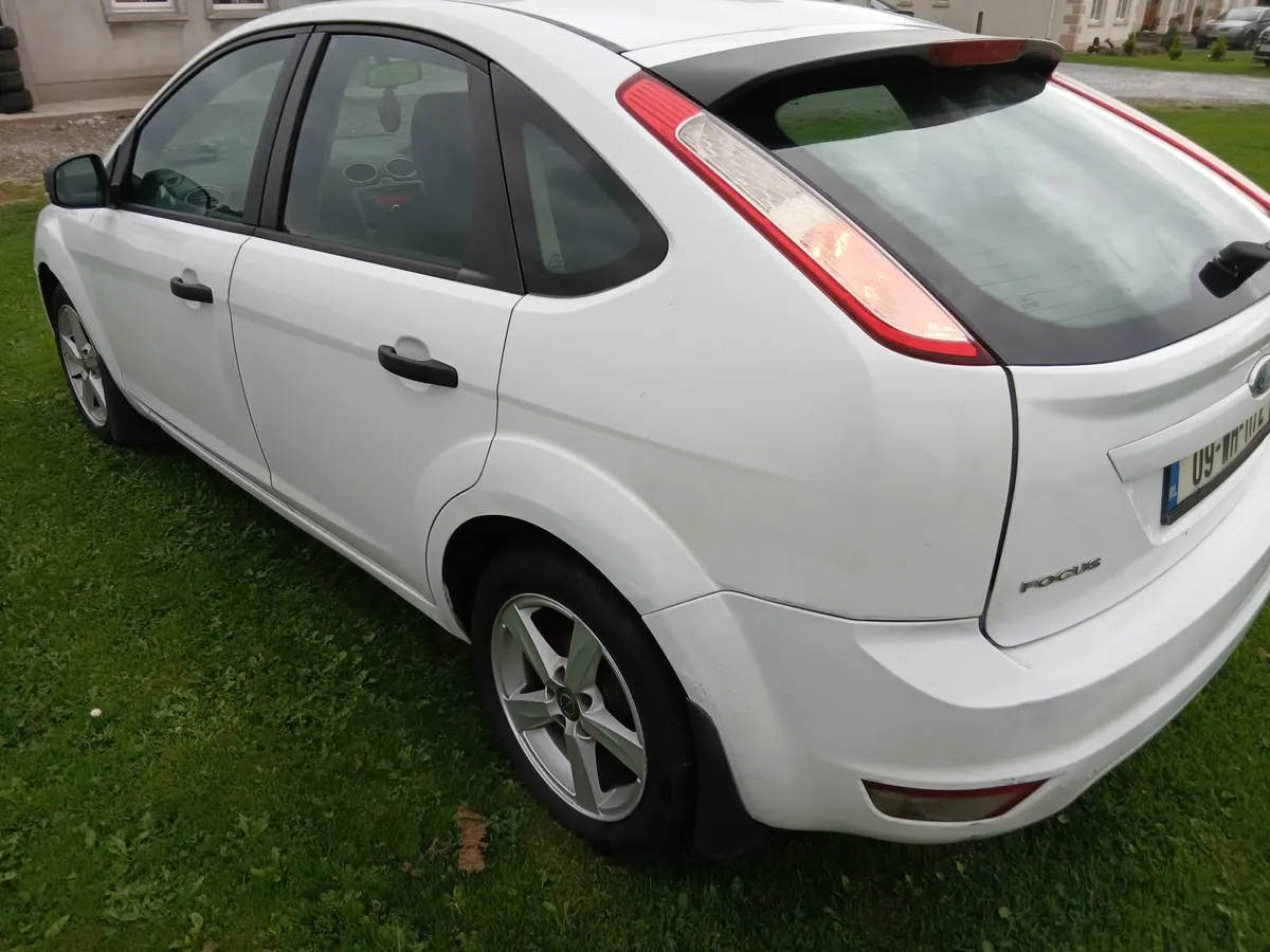 Ford Focus 2009 - Image 2
