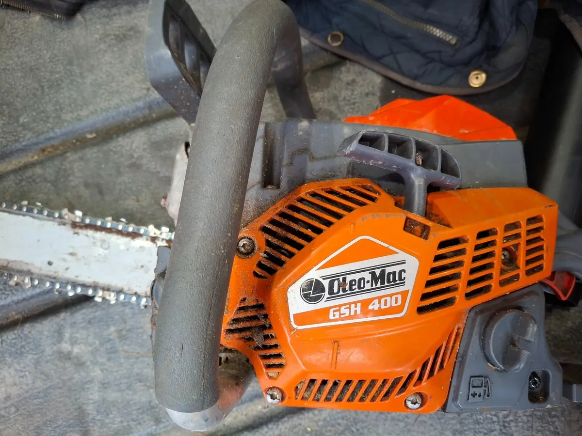 Chain saw - Image 1