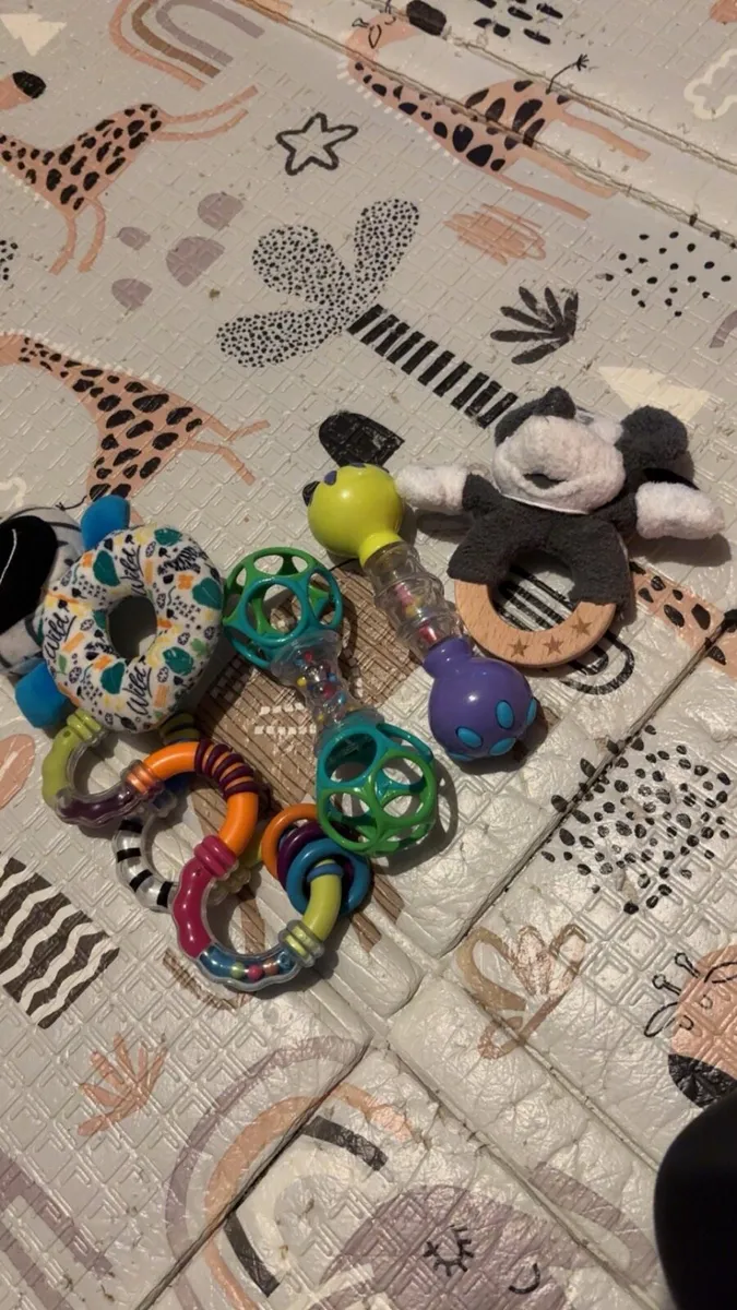 Mixture of toys - Image 3