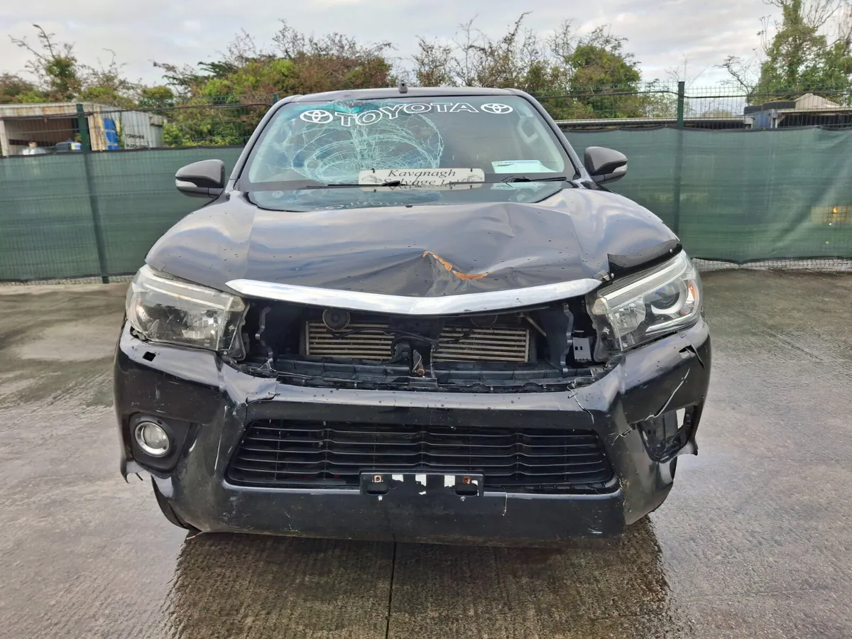 162 Toyota Hilux  Invincible  D4D 2.4 Auto - Image 3