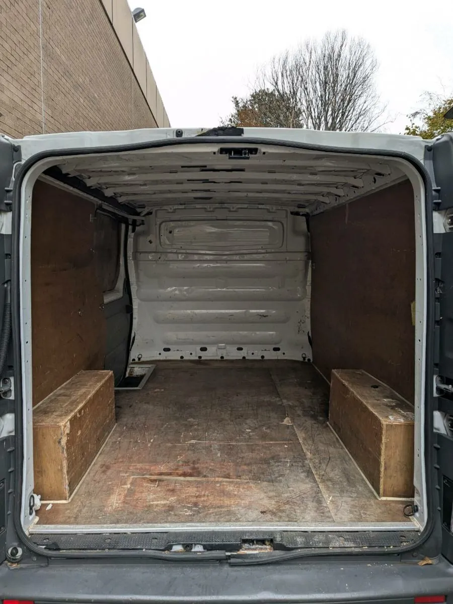 Man with a van - Image 2