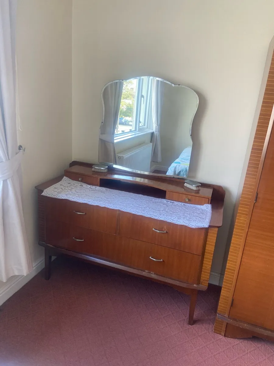 1960’s wardrobes and dressing table - Image 3