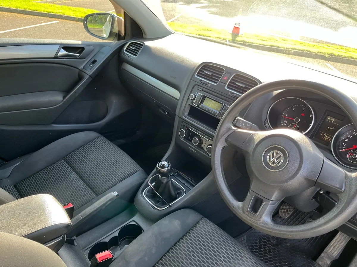 Volkswagen Golf 2011 - Image 2