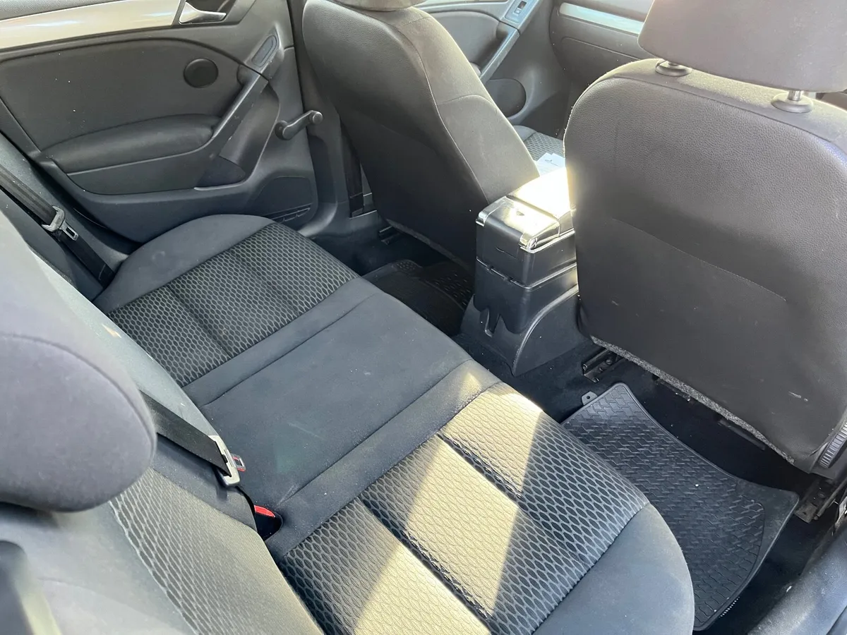 Volkswagen Golf 2011 - Image 3