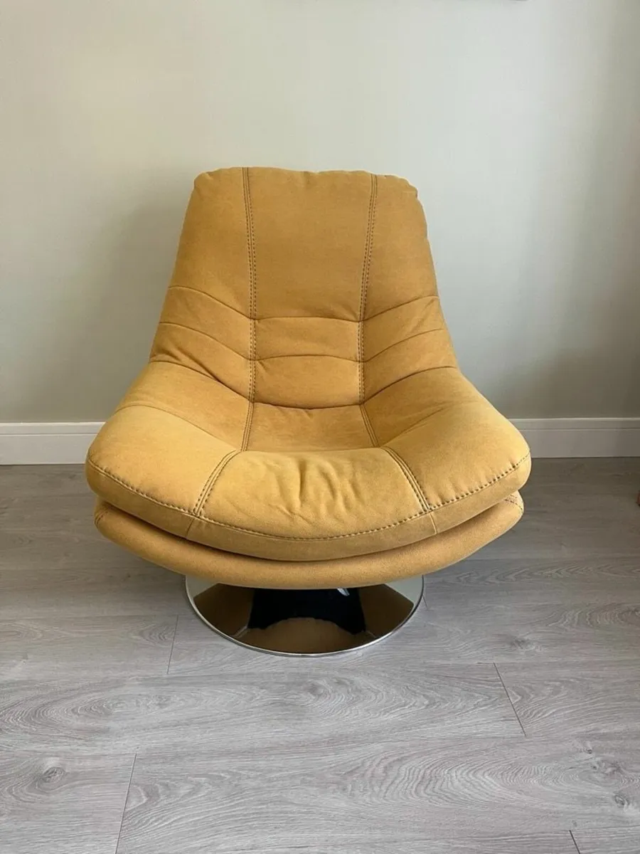 Armchairs - Image 1