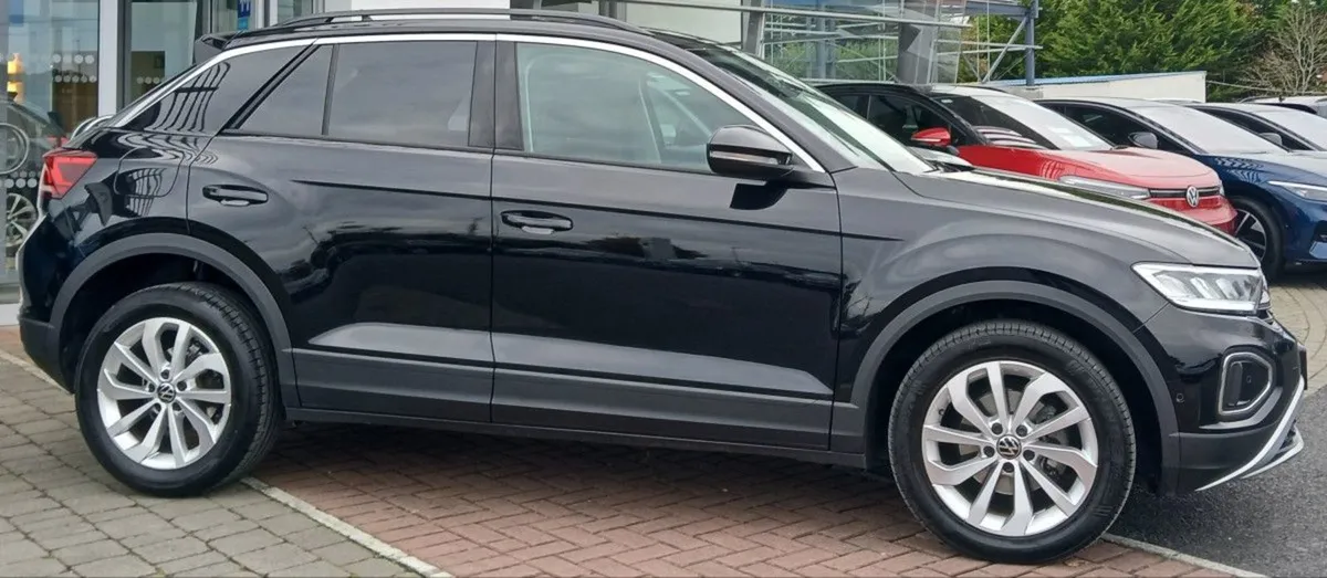 Volkswagen T-Roc Edition 75 2.0tdi 116HP  rear Vi - Image 2