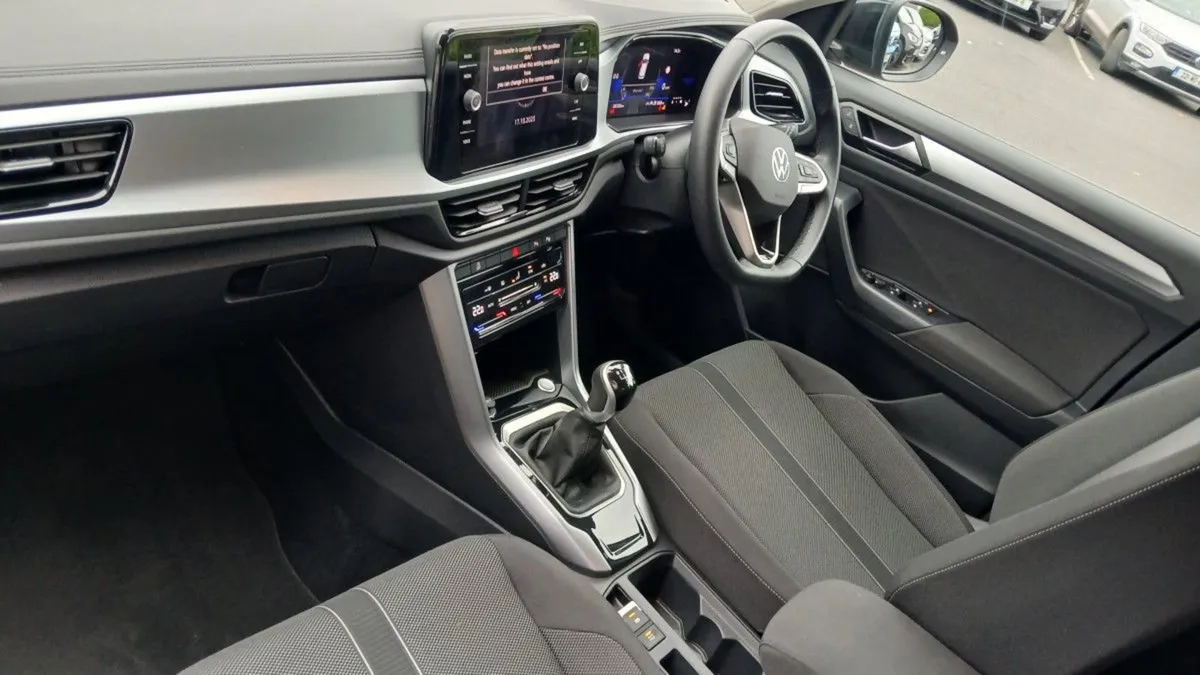 Volkswagen T-Roc Edition 75 2.0tdi 116HP  rear Vi - Image 3