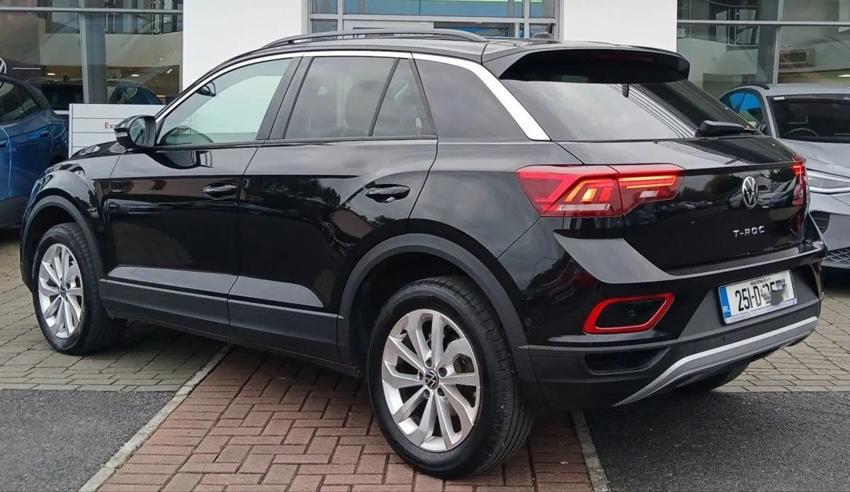 Volkswagen T-Roc Edition 75 2.0tdi 116HP  rear Vi - Image 4